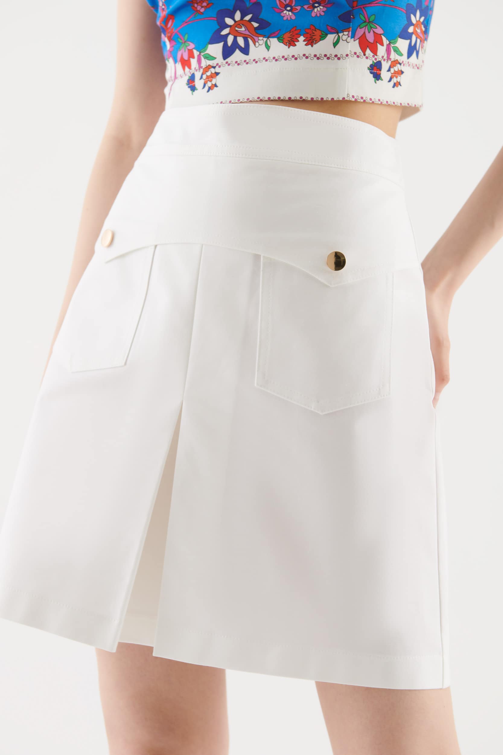 Front Pocket Detailed mini Skirt-- [WHITE]